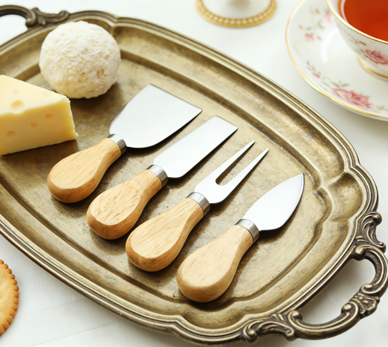 HS4114&nbsp;Ensemble de 5&nbsp;couteaux &agrave; fromage en bois de ch&ecirc;ne et planche &agrave; fromage