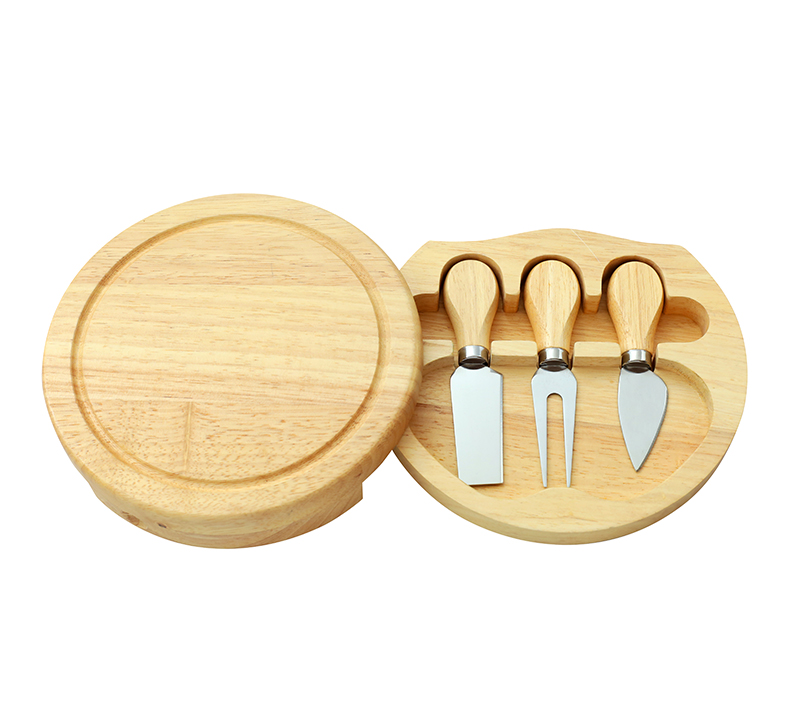 Ensemble de 4&nbsp;couteaux &agrave; fromage en bois de ch&ecirc;ne et planche &agrave; fromage