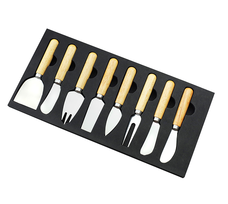 Ensemble de 8 couteaux &agrave; fromage en bois de ch&ecirc;ne