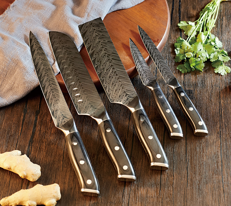 Ensemble de 5&nbsp;lames en acier damas et manche en bois