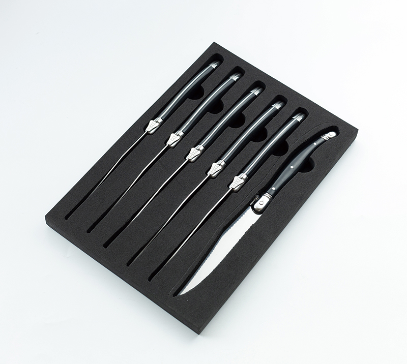 Ensemble de 6 couteaux &agrave; fromage dentel&eacute;s de style fran&ccedil;ais avec manche noir&nbsp;&ndash; Coffret cadeau